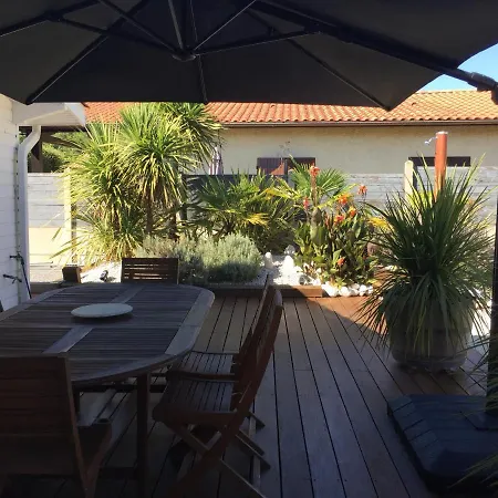 A La Maison Du Bonheur * Ares
